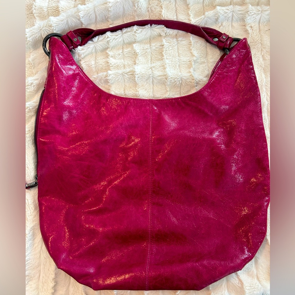 Hobo New Condition red leather single strap bag; pockets inside/on side